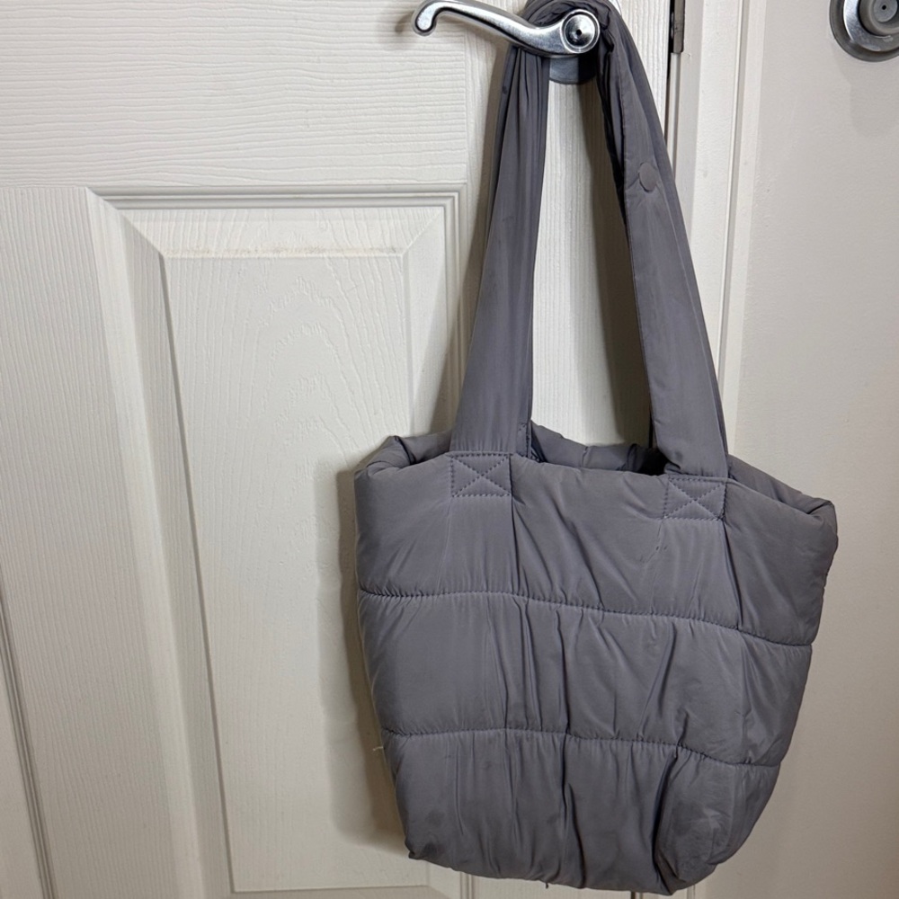 2x5$❄️MW Gray Quilted Tote Bag